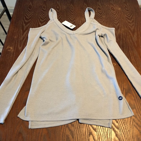 Tops - Light grey cut out shoulder long sleeve